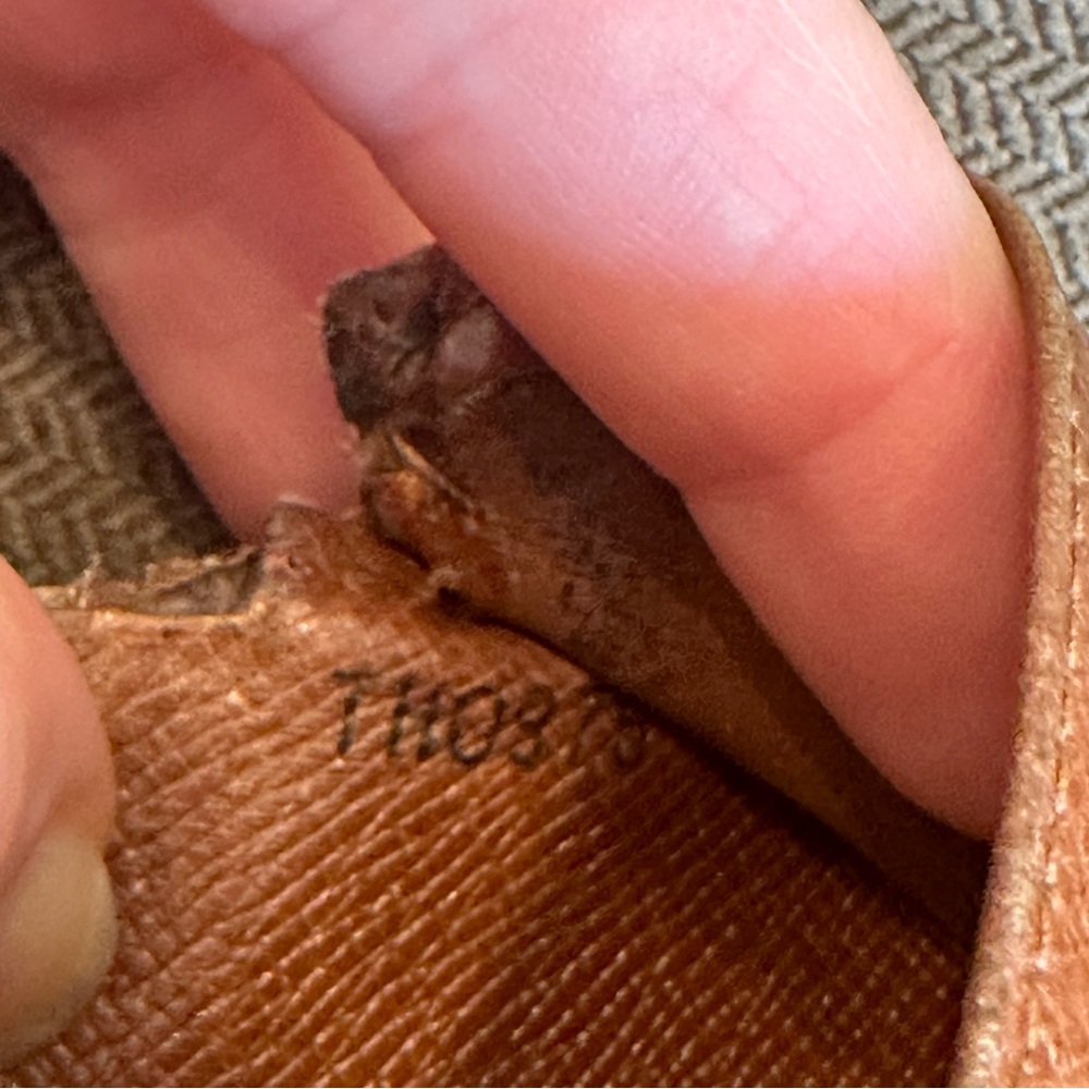 Authentic Louis Vuitton compact wallet - Picture 8 of 13